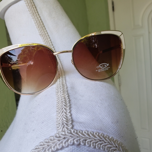 Oscar de la Renta Accessories - Creamy white and gold Oscar de la renta sunglasses